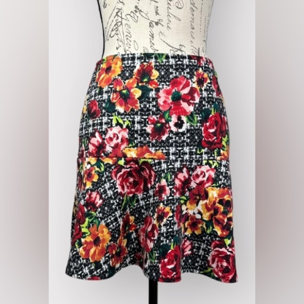 Xhilaration, Floral Mini Skirt, Size Medium